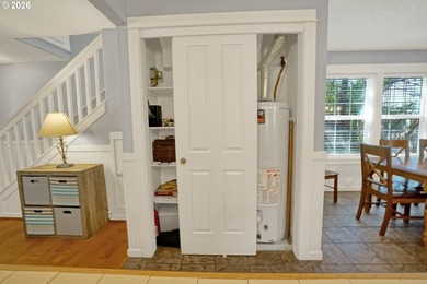 Enjoy the coastal lifestyle in this charming cottage home in the - photo 13