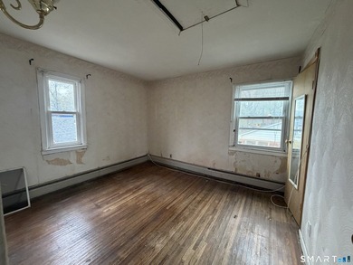 2 BR, 1 BA townhouse-style unit with great potential! Features - photo 15
