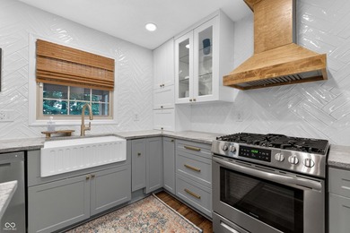 You won't want to miss this completely updated 4 bedroom 2.5 - photo 15
