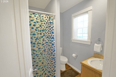 Enjoy the coastal lifestyle in this charming cottage home in the - photo 15