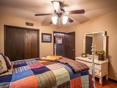 This house in move in ready. If you like hunting and fishing - photo 16