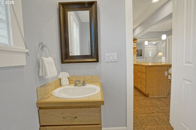 Enjoy the coastal lifestyle in this charming cottage home in the - photo 16