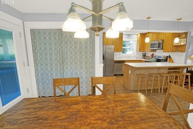Enjoy the coastal lifestyle in this charming cottage home in the - photo 19