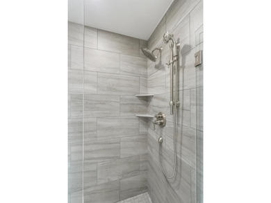 Your lakefront condominium awaits! Brand new and ready for you - photo 21