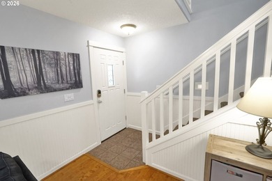 Enjoy the coastal lifestyle in this charming cottage home in the - photo 21