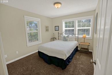 Enjoy the coastal lifestyle in this charming cottage home in the - photo 23