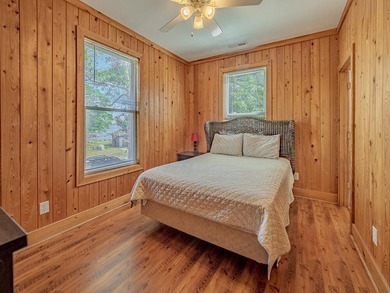 Wake up to the shimmer of Lake Marion every morning and end your - photo 26