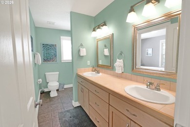 Enjoy the coastal lifestyle in this charming cottage home in the - photo 26