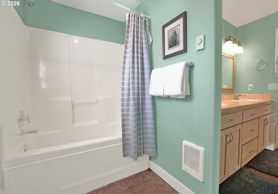 Enjoy the coastal lifestyle in this charming cottage home in the - photo 27