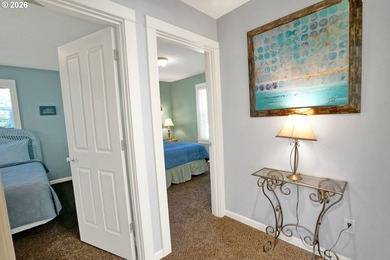 Enjoy the coastal lifestyle in this charming cottage home in the - photo 29