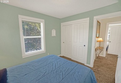 Enjoy the coastal lifestyle in this charming cottage home in the - photo 31