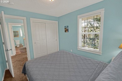 Enjoy the coastal lifestyle in this charming cottage home in the - photo 33