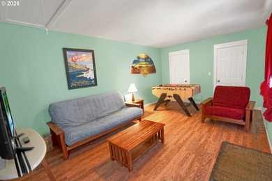 Enjoy the coastal lifestyle in this charming cottage home in the - photo 37