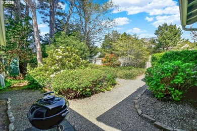 Enjoy the coastal lifestyle in this charming cottage home in the - photo 39