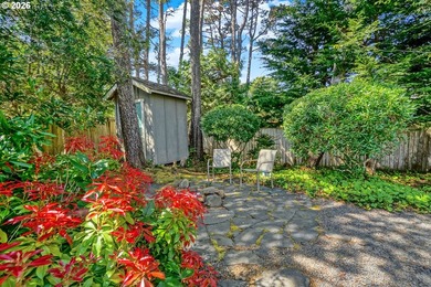 Enjoy the coastal lifestyle in this charming cottage home in the - photo 40