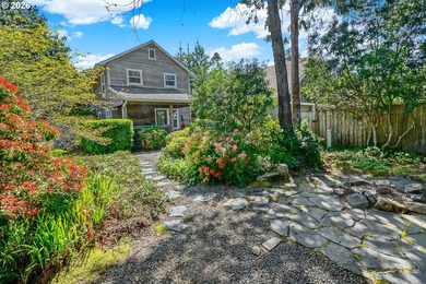 Enjoy the coastal lifestyle in this charming cottage home in the - photo 41