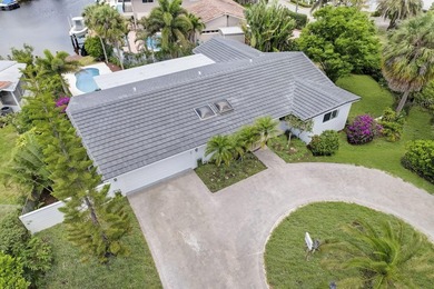 A modern remodeled waterfront oasis in the heart of Fort - photo 2