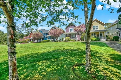Enjoy the coastal lifestyle in this charming cottage home in the - photo 45