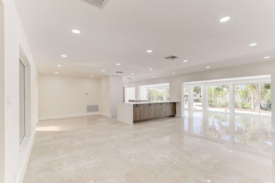 A modern remodeled waterfront oasis in the heart of Fort - photo 6