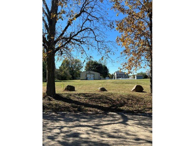 This is a beautiful lot ready to build your family home. This - photo 2