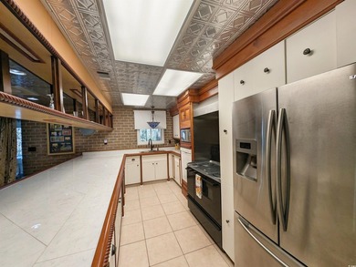 Welcome to 462 Mohican Drive, a stunning riverfront retreat - photo 14