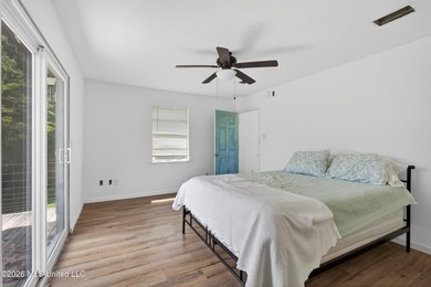 Come and see this 3 bedroom 2 bath fish camp on a deep water - photo 16