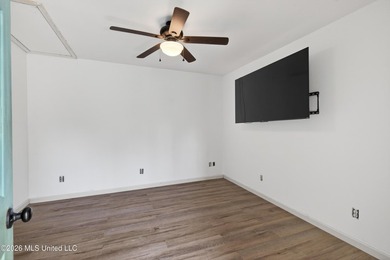 Come and see this 3 bedroom 2 bath fish camp on a deep water - photo 17