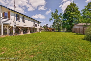 Come and see this 3 bedroom 2 bath fish camp on a deep water - photo 23