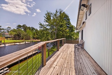 Come and see this 3 bedroom 2 bath fish camp on a deep water - photo 25