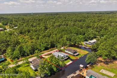 Come and see this 3 bedroom 2 bath fish camp on a deep water - photo 32