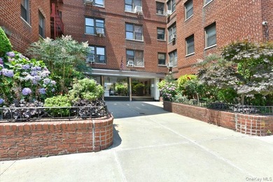 Welcome to this beautifully renovated 2-bedroom, 1-bath co-op - photo 2