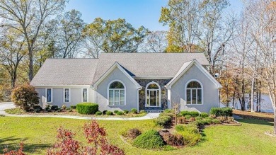 Lake Home For Sale in Fayetteville, Georgia