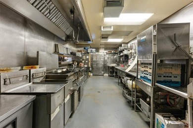 Amazing opportunity to own a spectacular commercial property in - photo 14
