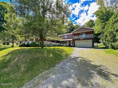 Village living at its best! Just four blocks from Canada Street - photo 2