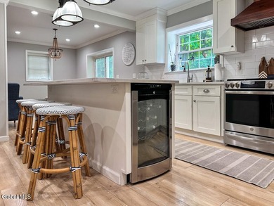 Village living at its best! Just four blocks from Canada Street - photo 10