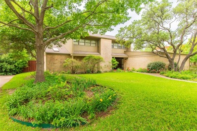 Experience exceptional golf course living in this beautifully - photo 40