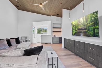 Estate 220 is a contemporary home located on E Lower Pasture - photo 25