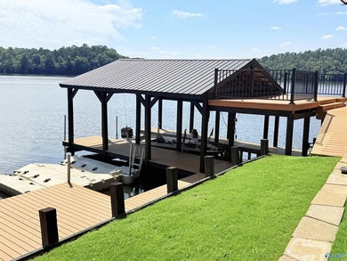 Lake life is Here... This beautifully updated 2 bed 3 bath home - photo 30