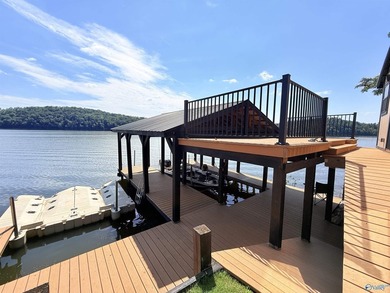 Lake life is Here... This beautifully updated 2 bed 3 bath home - photo 31