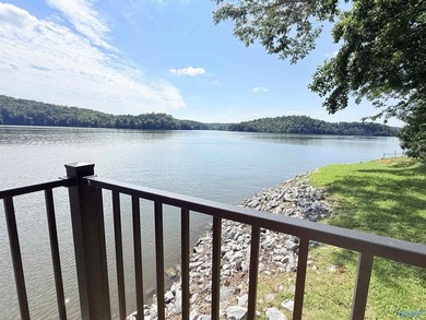 Lake life is Here... This beautifully updated 2 bed 3 bath home - photo 34