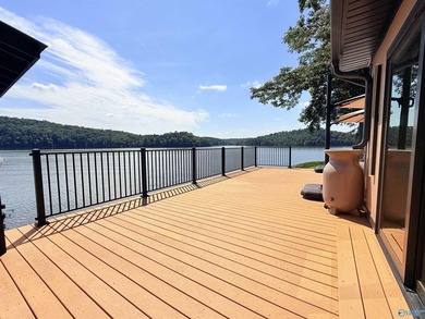 Lake life is Here... This beautifully updated 2 bed 3 bath home - photo 39