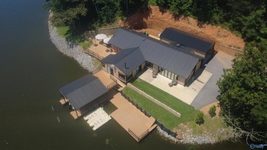 Lake life is Here... This beautifully updated 2 bed 3 bath home - photo 42