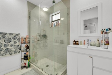 Beautiful and well-maintained 5-bedroom, 3-bathroom home - photo 49