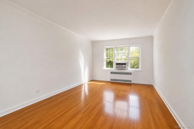 Welcome to this beautifully renovated, sun-filled corner - photo 5
