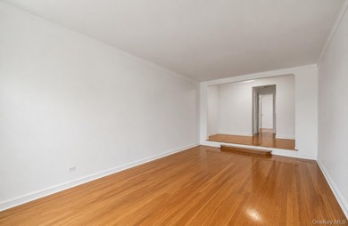 Welcome to this beautifully renovated, sun-filled corner - photo 6