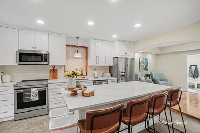 Beautifully updated home in the highly desirable Waukazoo Woods - photo 17