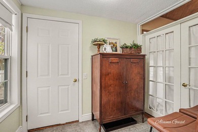 Beautifully updated home in the highly desirable Waukazoo Woods - photo 21