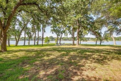 This (+-) 4.25 acre Eagle Mountain Lake estate is back and - photo 33