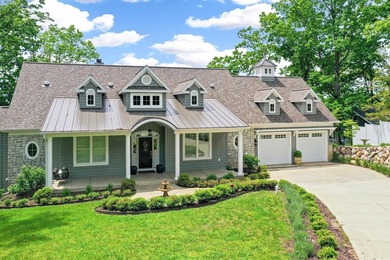 Custom 5-BD, 4.5-BA, 4,290-square-foot home commands a hilltop - photo 1