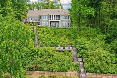 Custom 5-BD, 4.5-BA, 4,290-square-foot home commands a hilltop - photo 2